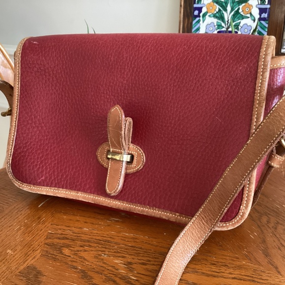 VINTAGE DOONEY & BOURKE DEEP BURGUNDY WITH BROWN  PEBBLED LEATHER SHOULDER BAG - Picture 3 of 14